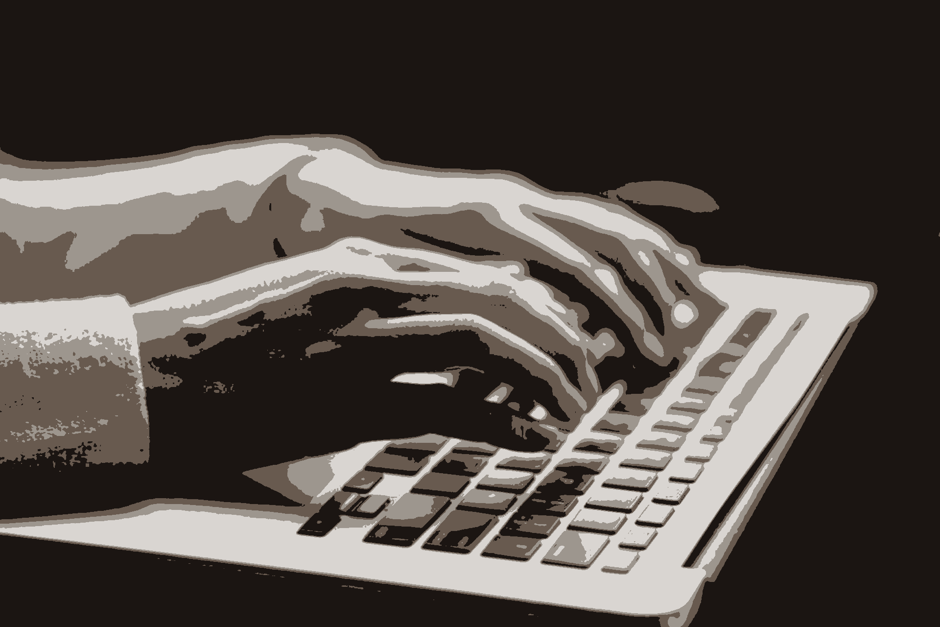 expert en écoconception sur son ordinateur portable