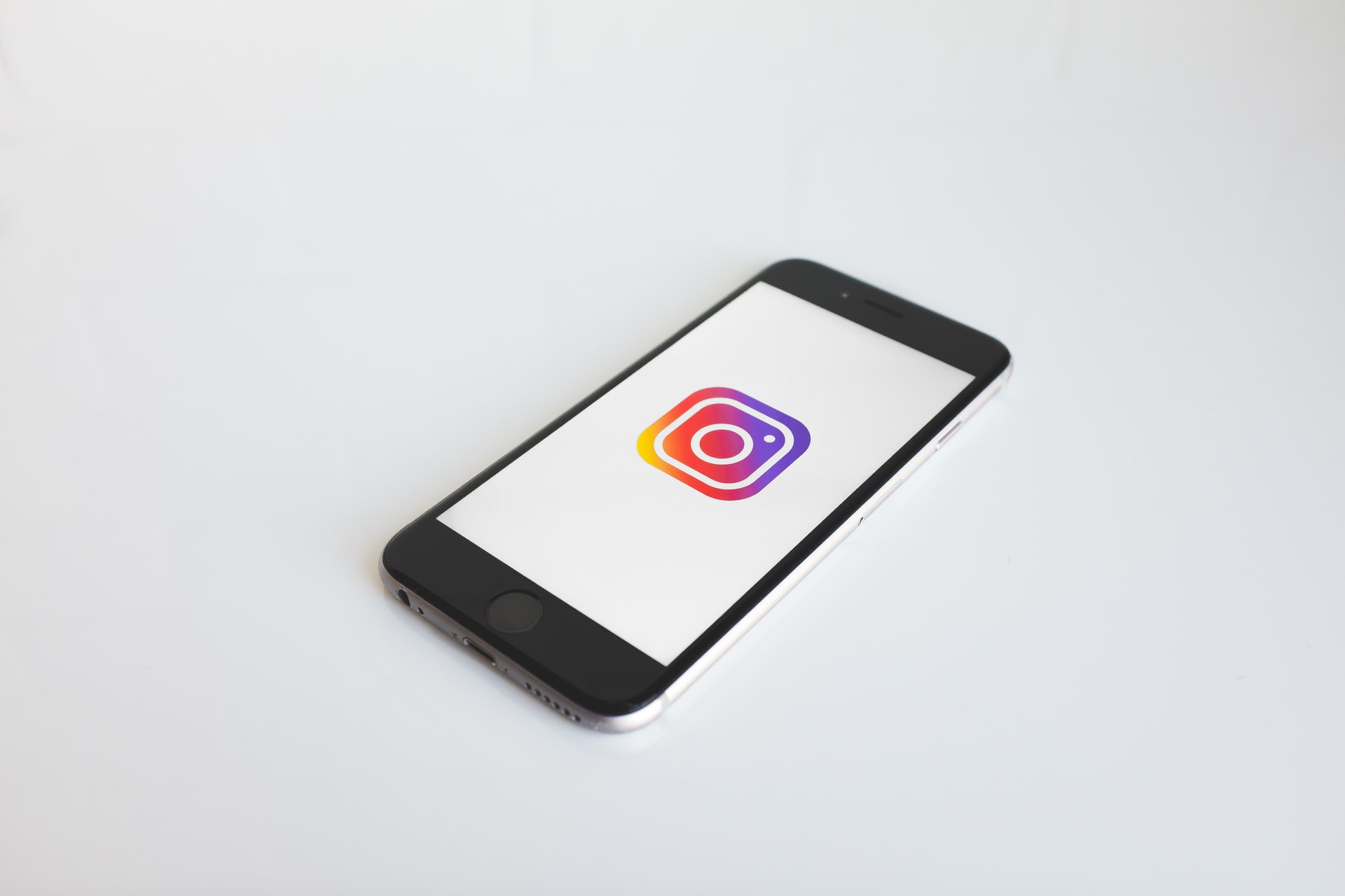 logo instagram sur smartphone