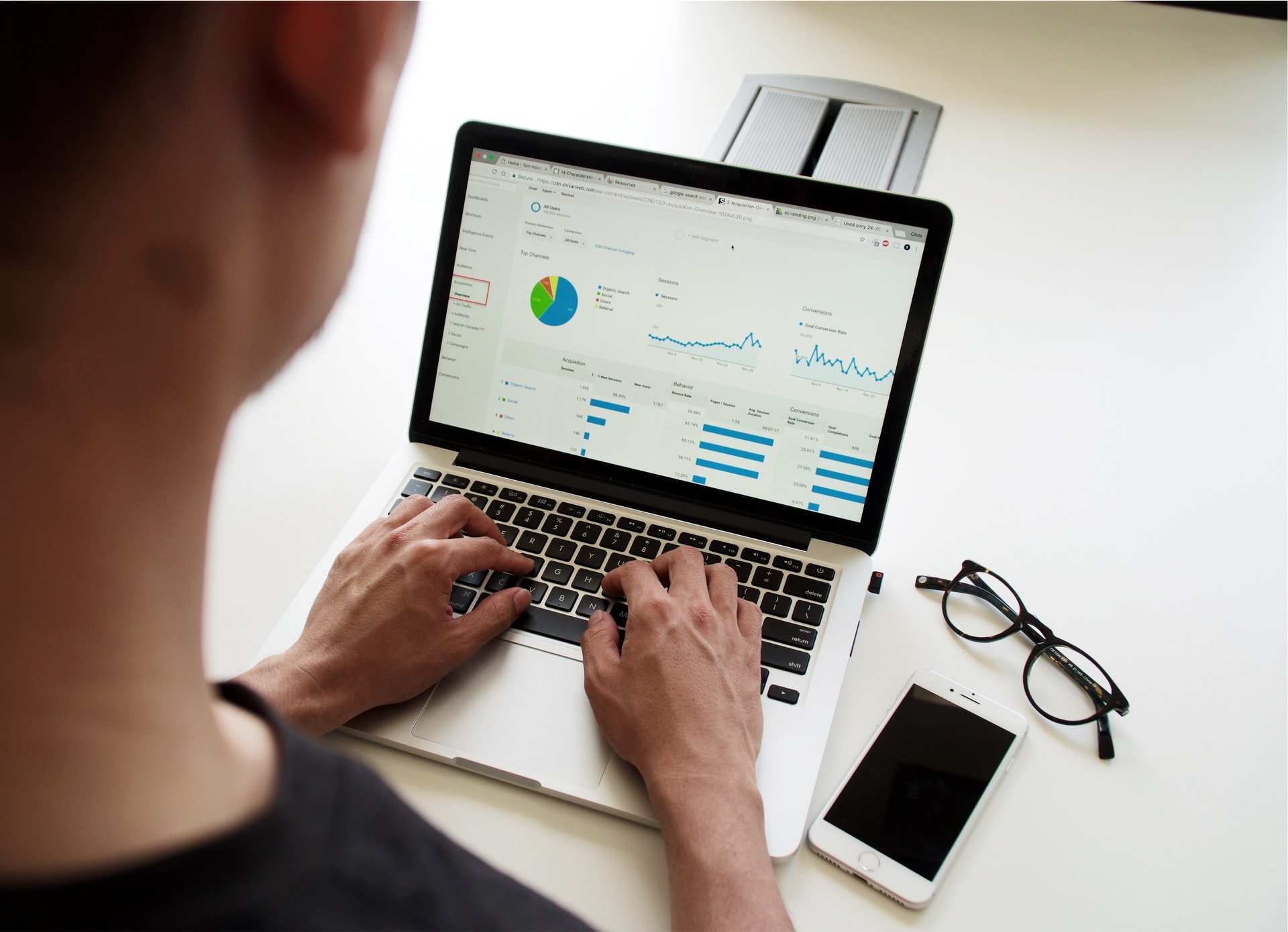 interface google analytics sur un ordinateur portable